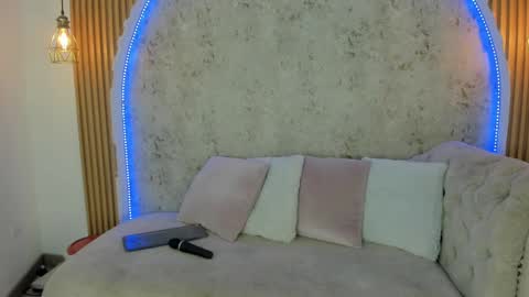 Cris online show from October 9, 7:30 pm