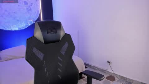 bellaastorm online show from November 4, 4:36 am