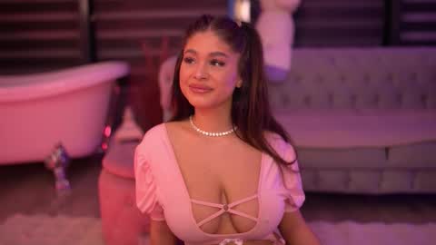 Bella online show from October 31, 7:14 pm