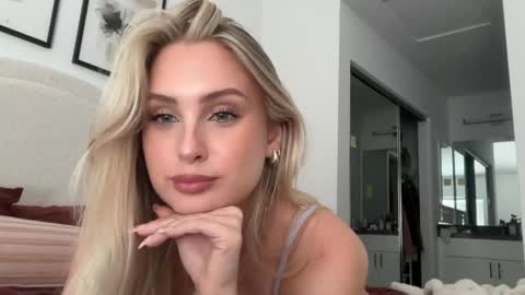 Isabella Ryder online show from May 15, 11:23 pm
