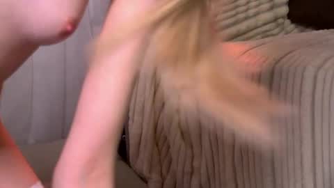 bellasecrettt online show from April 18, 7:07 pm