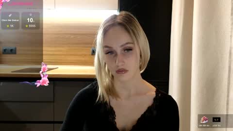 Belle online show from April 14, 2:09 pm