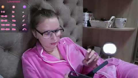 Amelia online show from March 27, 7:04 pm