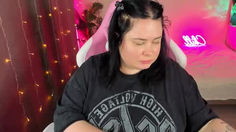 LinaBoo online show from October 31, 6:41 pm