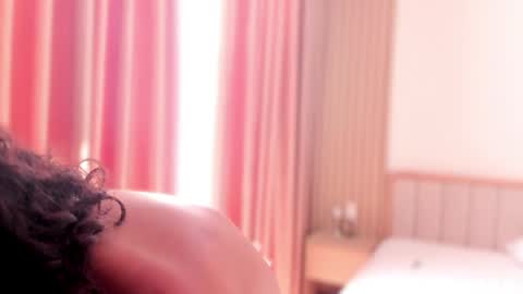 A girl from your  dreams online show from June 4, 11:11 pm