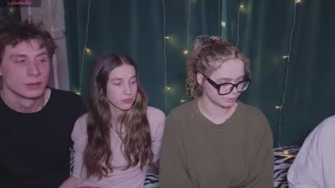 MARK  SOFIEKENDALL  NATHAN online show from February 3, 6:12 pm