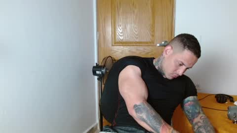 Snapshot of benjamin_isaac chatting on February 27, 12:25 am benjamin_isaac online show from February 27, 12:25 am