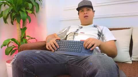 bennett_alejoo online show from April 23, 7:04 pm