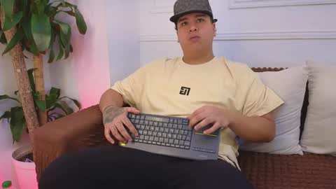 bennett_alejoo online show from April 10, 6:56 pm