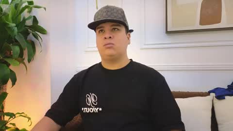 bennett_alejoo online show from April 22, 7:10 pm