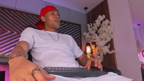 bento_fox online show from November 23, 4:10 am