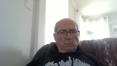 bernard1102 online show from April 21, 2:46 pm