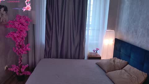 berrybitte online show from April 9, 6:19 am