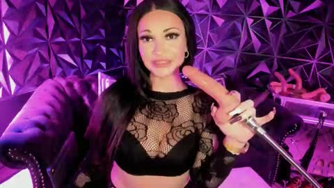 NatashaxoBangs online show from December 3, 8:04 am