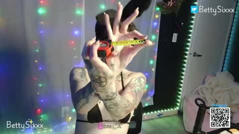 BettySixxx  online show from May 16, 8:40 pm