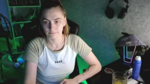 beverly_yay online show from May 26, 6:58 pm