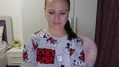   BeyonceDoll       Twitter DollBeyonce    online show from April 22, 6:26 pm