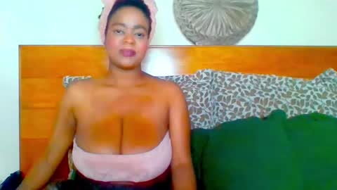 Snapshot of bianca_ebony chatting on March 4, 2:10 pm bianca ebony online show from March 4, 2:10 pm