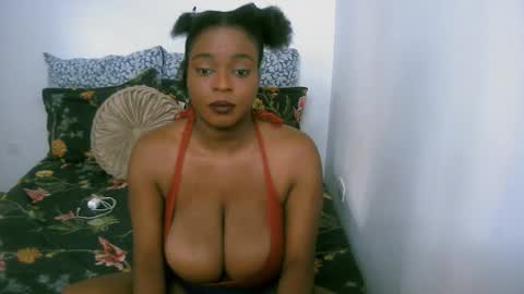 Snapshot of bianca_ebony chatting on October 13, 9:28 pm bianca ebony online show from October 13, 9:28 pm