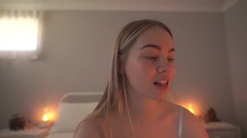 Snapshot of bibi_it_is chatting on September 21, 1:31 am Bibi online show from September 21, 1:31 am