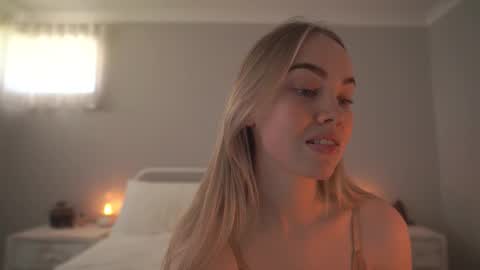 Snapshot of bibi_it_is chatting on September 13, 2:36 am Bibi online show from September 13, 2:36 am