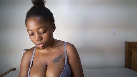 bigassmello_ online show from April 13, 11:58 am