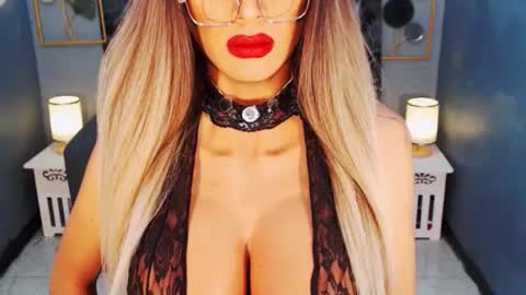Loraine Cruz online show from June 22, 7:49 am