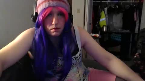 Madelyn online show from December 16, 9:04 am