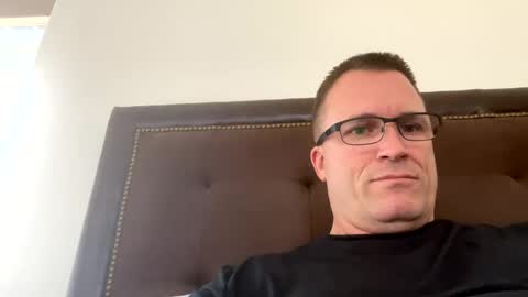 bigger22332233 online show from December 3, 7:50 pm