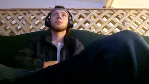 Snapshot of biggestboiiii chatting on March 11, 10:07 am biggestboiiii online show from March 11, 10:07 am