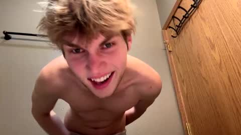 bigskinnyboyshh online show from December 31, 9:06 pm