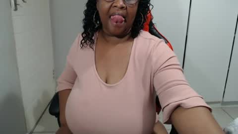 Lona online show from July 1, 8:39 pm
