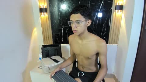 Sam online show from November 4, 11:44 am