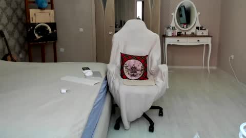 Snapshot of biss_miss chatting on February 19, 3:39 am Victoria online show from February 19, 3:39 am