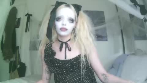 vampire fang  online show from October 2, 8:07 pm