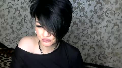 black_hot_01 online show from December 15, 4:30 am