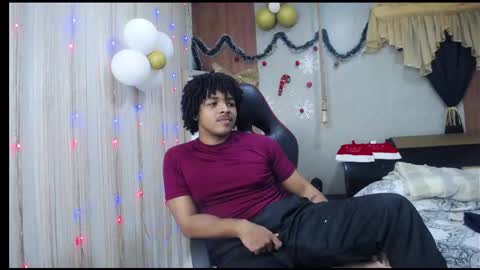 black_king_241 online show from December 19, 3:35 am