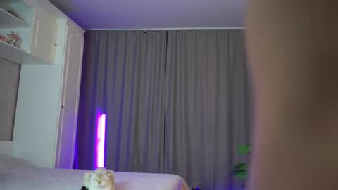 Snapshot of black_soda chatting on September 12, 5:04 pm Shall we repeat online show from September 12, 5:04 pm