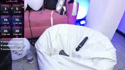 Snapshot of blackberry_s chatting on February 15, 2:55 pm Sophie online show from February 15, 2:55 pm