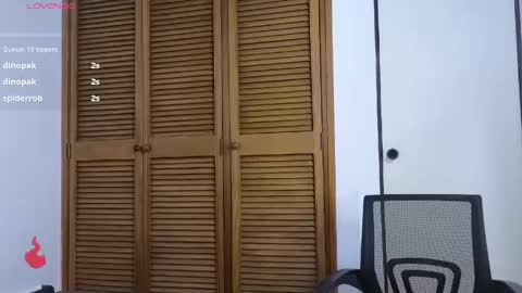 blade_miller_ online show from May 31, 2:38 pm