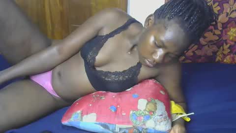 VIVIAN online show from November 6, 7:06 pm