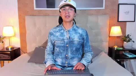 blaiine and jerry online show from November 4, 12:12 am