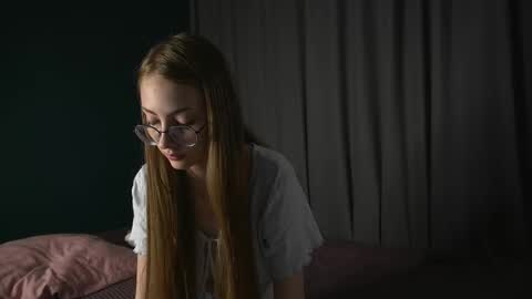  LiLy online show from October 9, 5:07 pm