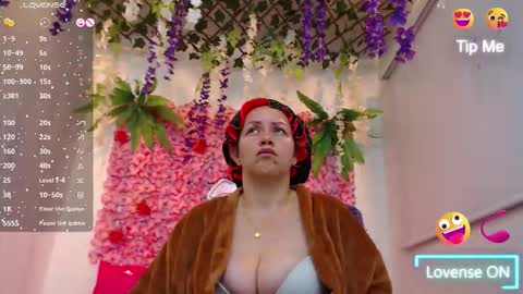 blonde_squirt_ online show from January 12, 11:17 am