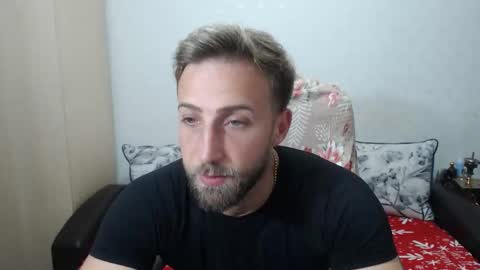 Snapshot of blondeagle chatting on October 20, 8:36 pm Mr Blond online show from October 20, 8:36 pm