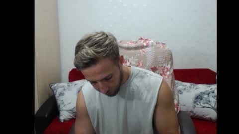 Snapshot of blondeagle chatting on October 6, 6:37 pm Mr Blond online show from October 6, 6:37 pm