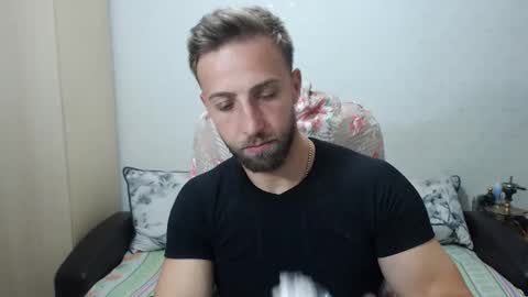 Snapshot of blondeagle chatting on October 16, 7:46 pm Mr Blond online show from October 16, 7:46 pm