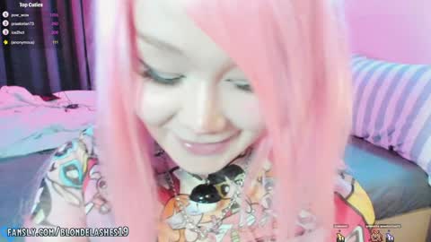 Oral Strawberry online show from January 12, 6:15 pm