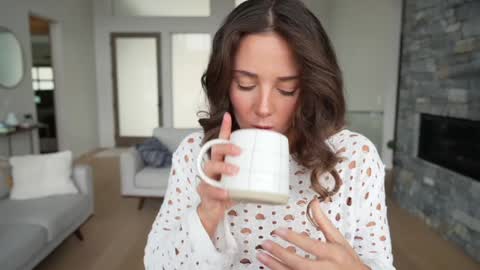 Emma Bloom online show from December 1, 7:27 pm