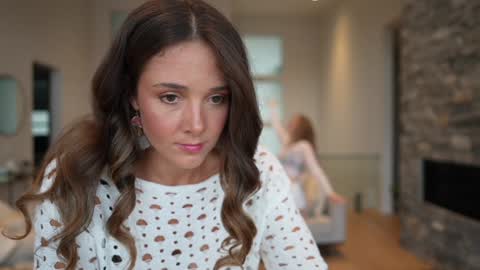 Emma Bloom online show from December 6, 7:28 pm